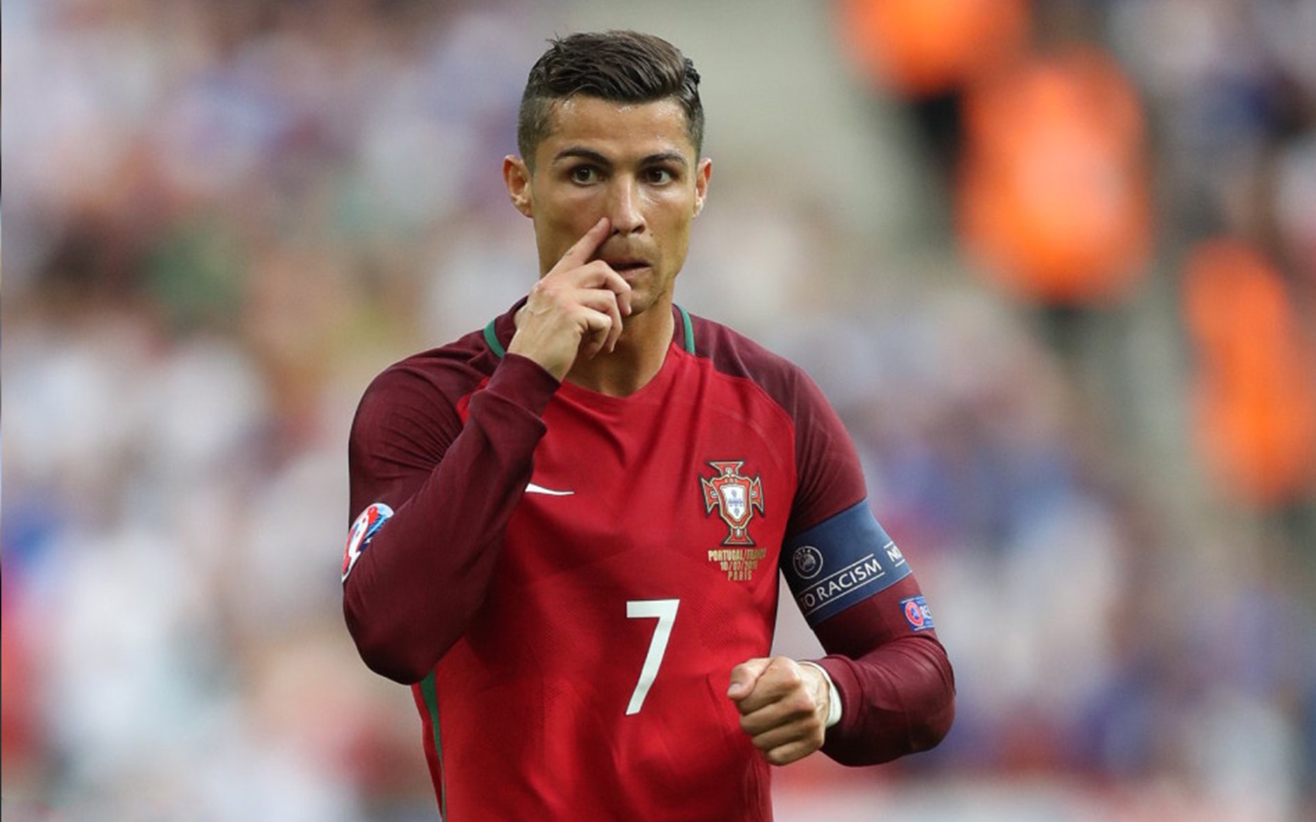 “青训专家引入国际先进训练方法，提升少年球员素质”，建立国内顶级青训体系